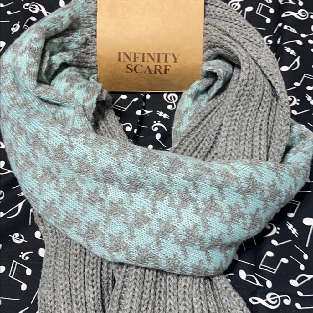 Scarf - Picture 2 of 8